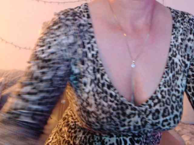 goodSnowQueen webcam
