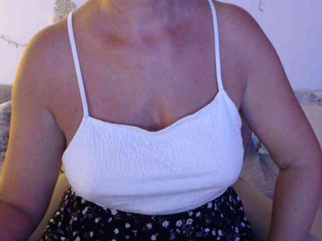 goodSnowQueen webcam