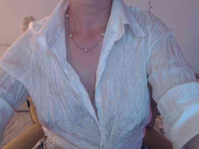 goodSnowQueen webcam