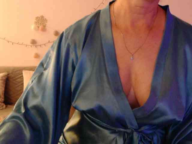 goodSnowQueen webcam