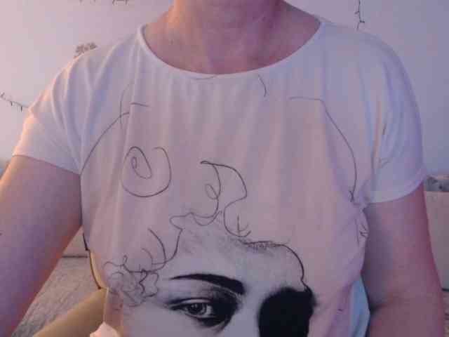 goodSnowQueen webcam