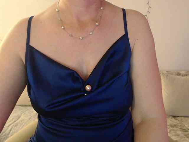 goodSnowQueen webcam