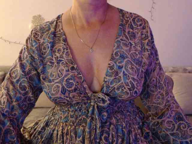 goodSnowQueen webcam