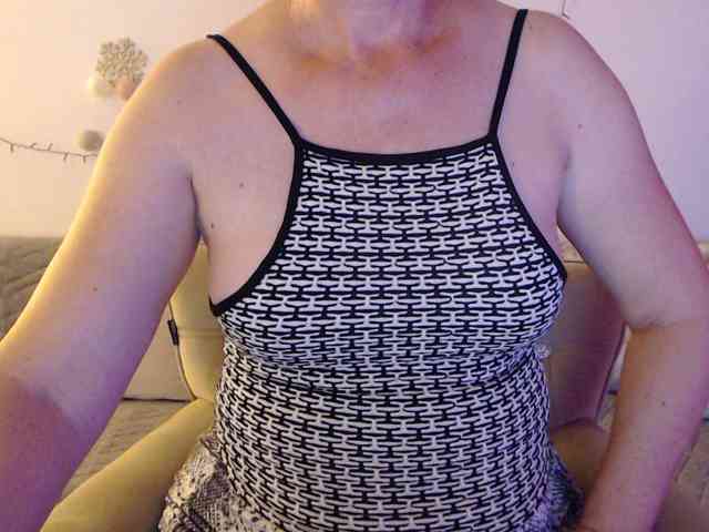 goodSnowQueen webcam