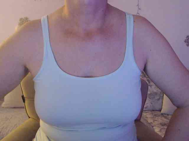 goodSnowQueen webcam