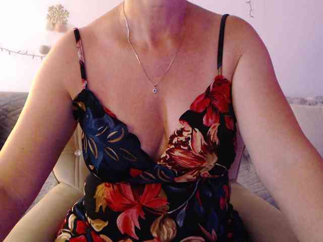 goodSnowQueen webcam