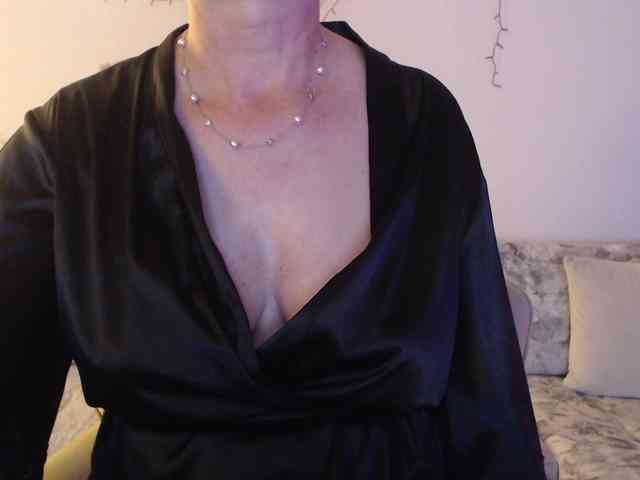 goodSnowQueen webcam