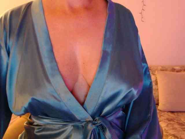 goodSnowQueen Live Webcam on BongaCams