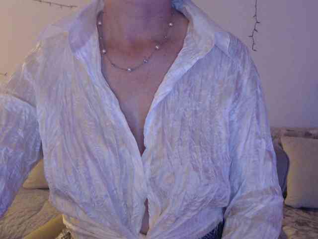 goodSnowQueen webcam