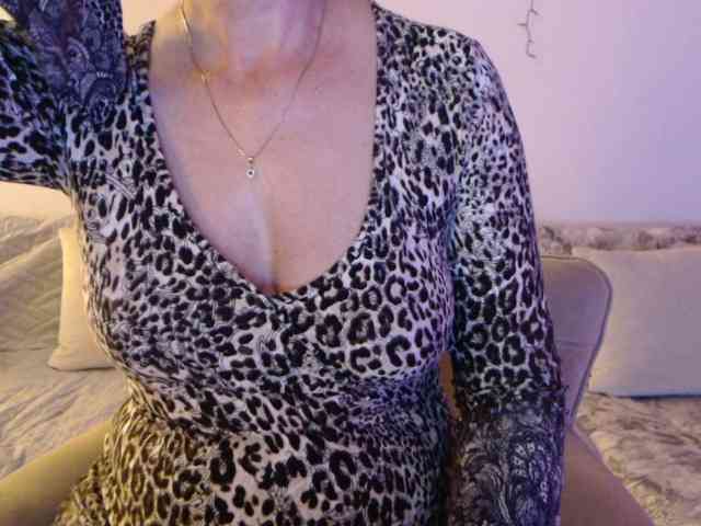 goodSnowQueen webcam