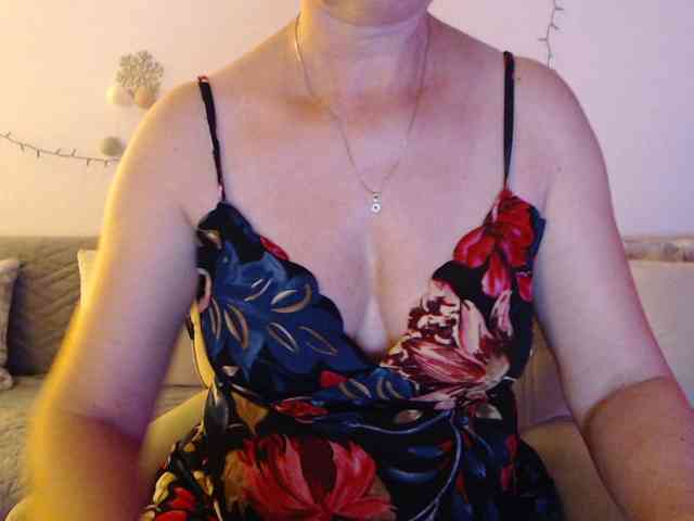 goodSnowQueen webcam