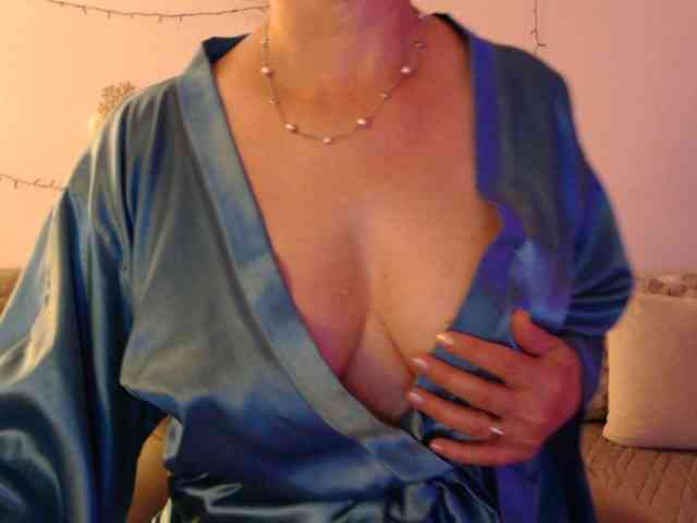 goodSnowQueen webcam