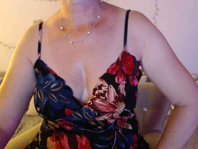 goodSnowQueen webcam