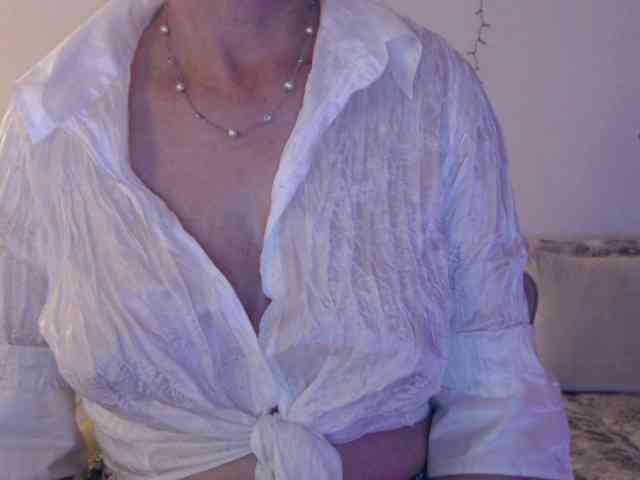 goodSnowQueen webcam