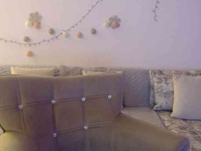 goodSnowQueen webcam