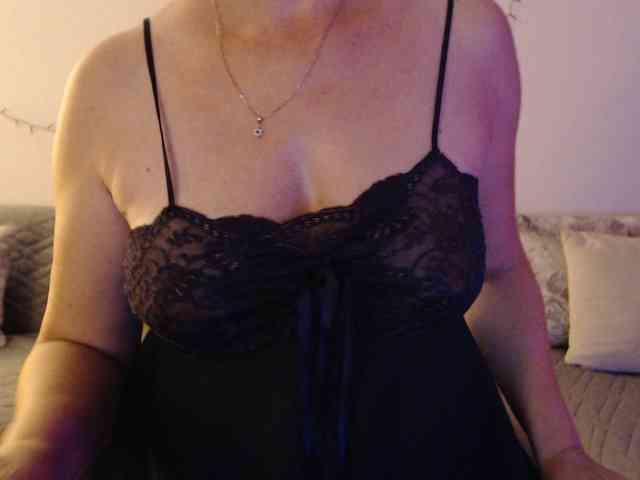 goodSnowQueen webcam