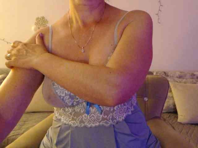 goodSnowQueen webcam