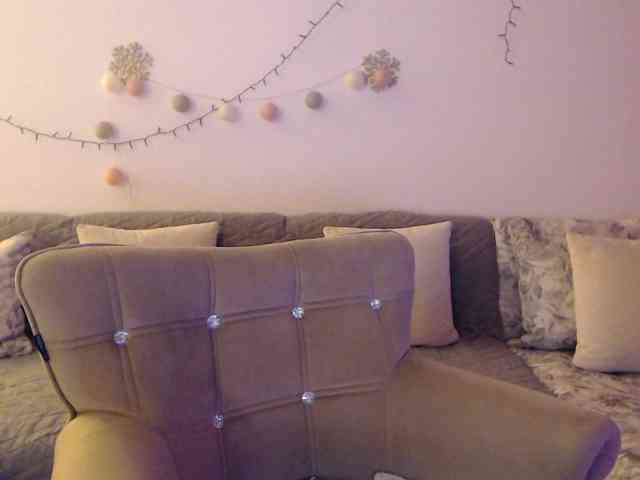 goodSnowQueen webcam