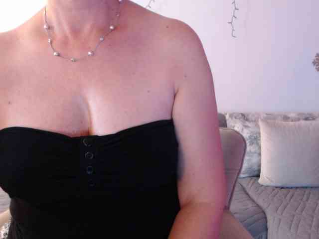 goodSnowQueen webcam