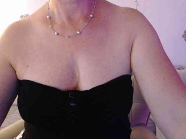 goodSnowQueen webcam