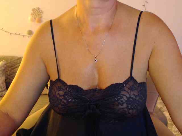 goodSnowQueen webcam
