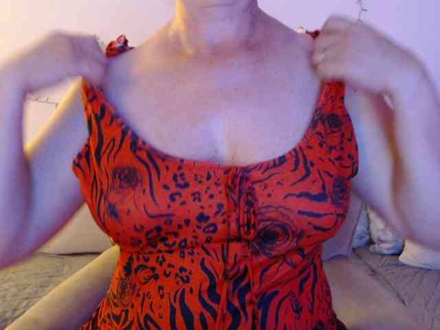 goodSnowQueen webcam