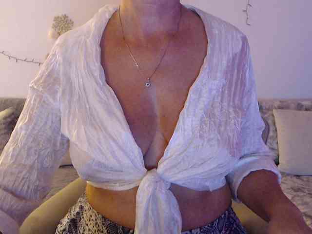 goodSnowQueen webcam