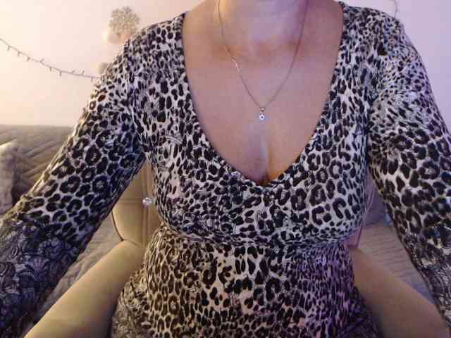 goodSnowQueen webcam