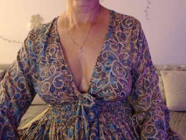 goodSnowQueen webcam