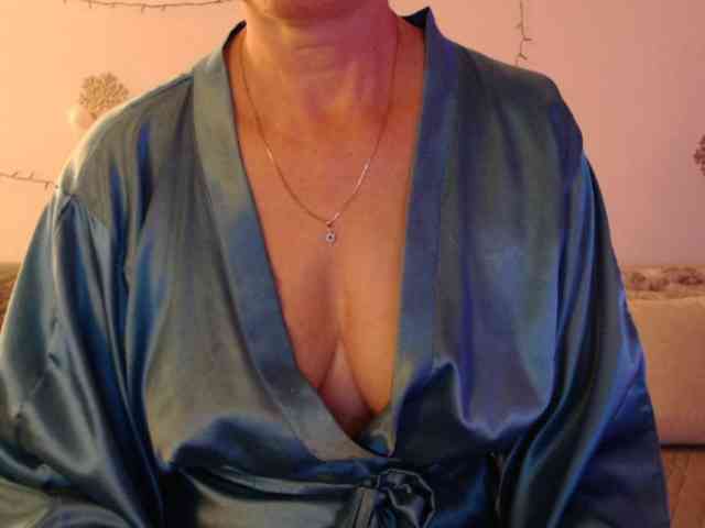 goodSnowQueen webcam