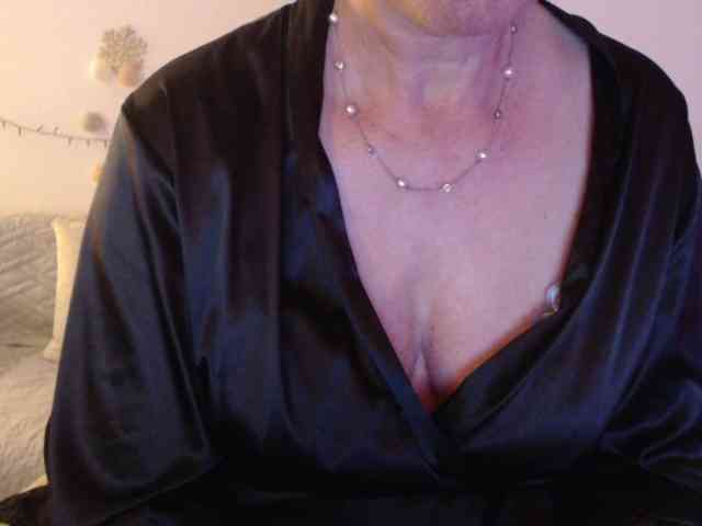 goodSnowQueen webcam