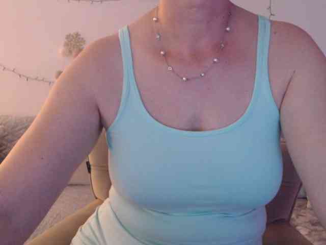 goodSnowQueen webcam