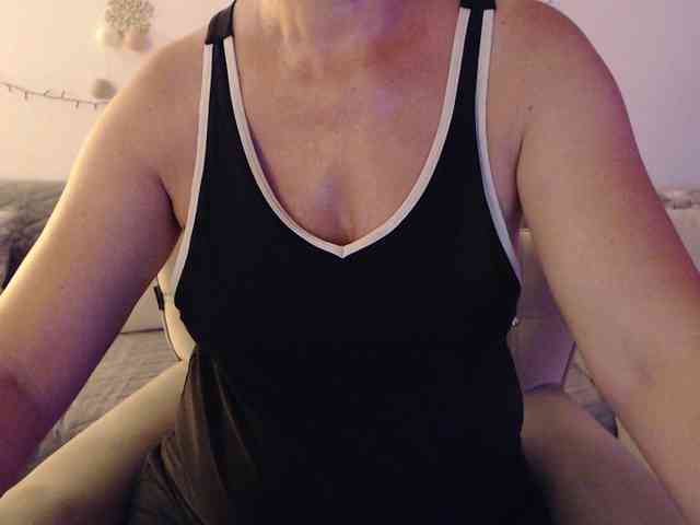 goodSnowQueen webcam