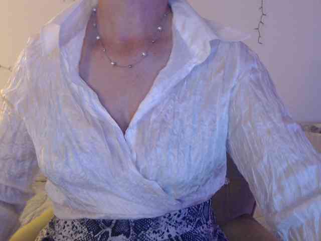 goodSnowQueen webcam