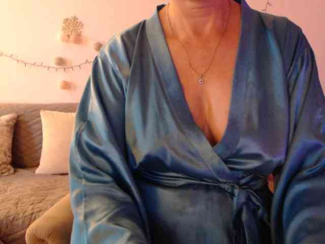 goodSnowQueen webcam