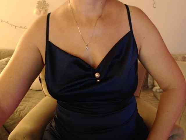 goodSnowQueen webcam