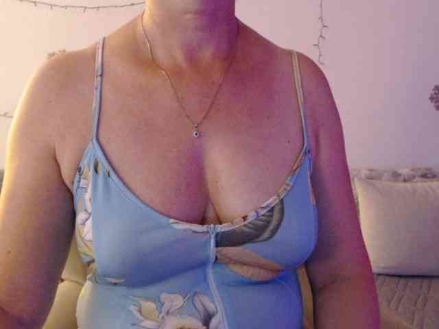goodSnowQueen webcam