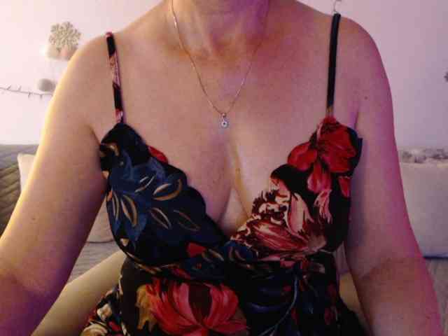 goodSnowQueen webcam