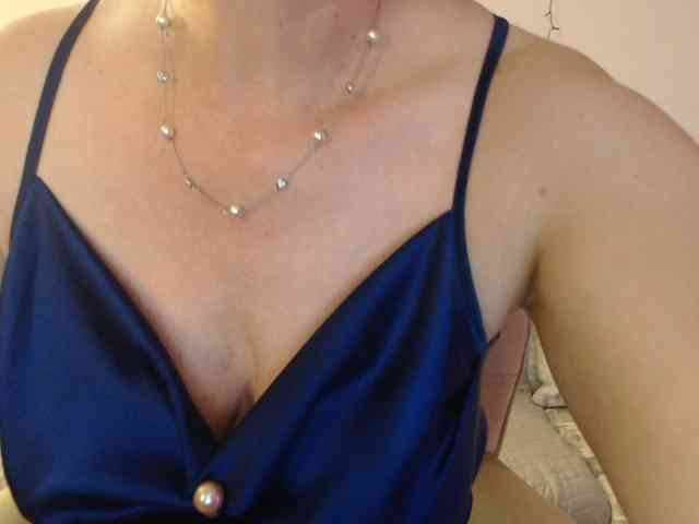 goodSnowQueen webcam