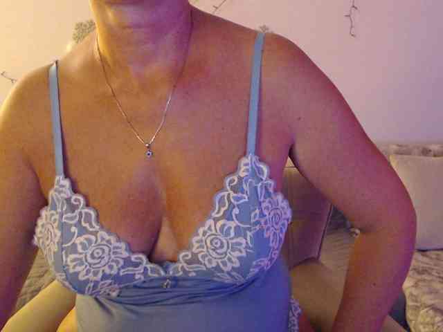 goodSnowQueen webcam
