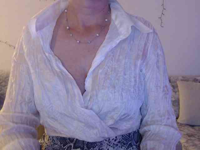 goodSnowQueen webcam