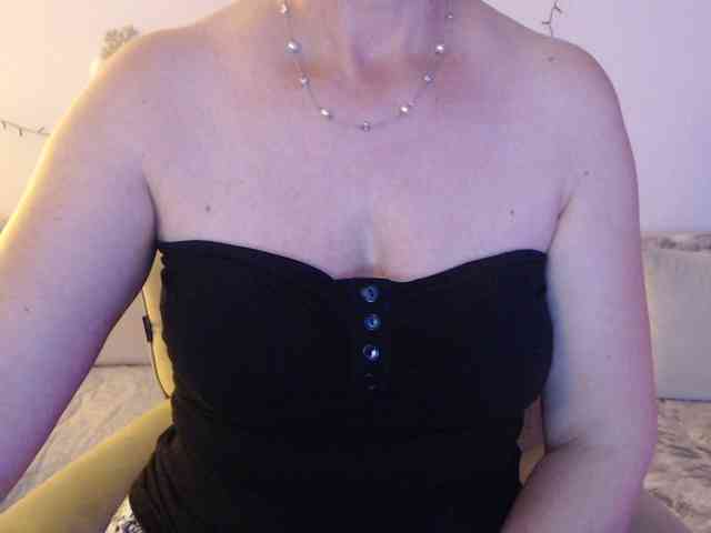 goodSnowQueen webcam