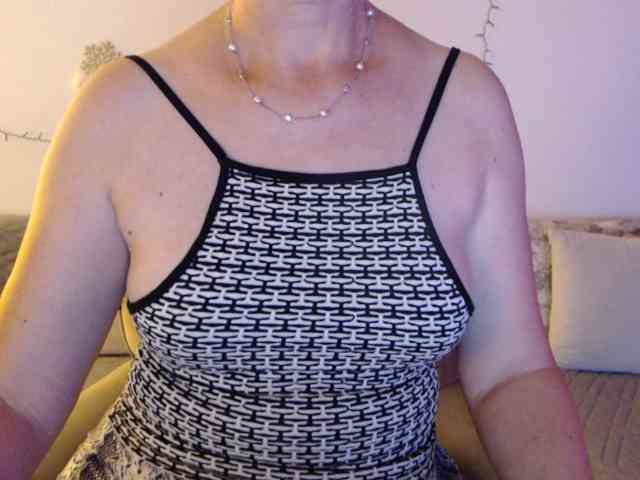 goodSnowQueen webcam