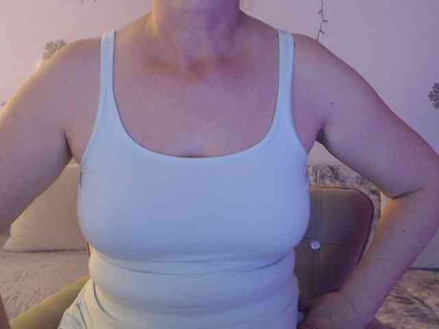 goodSnowQueen webcam