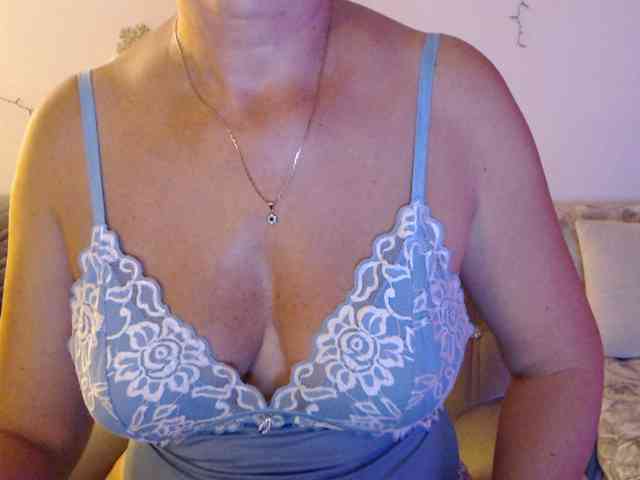 goodSnowQueen webcam