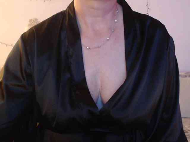 goodSnowQueen webcam