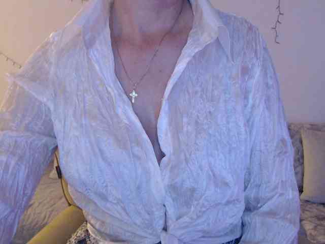 goodSnowQueen webcam