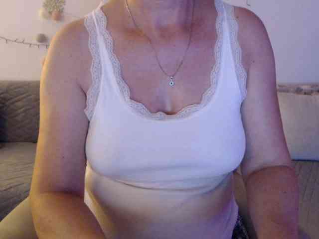 goodSnowQueen webcam