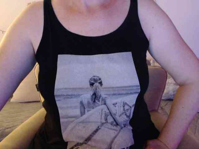 goodSnowQueen webcam
