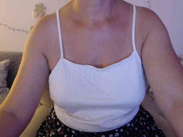 goodSnowQueen webcam